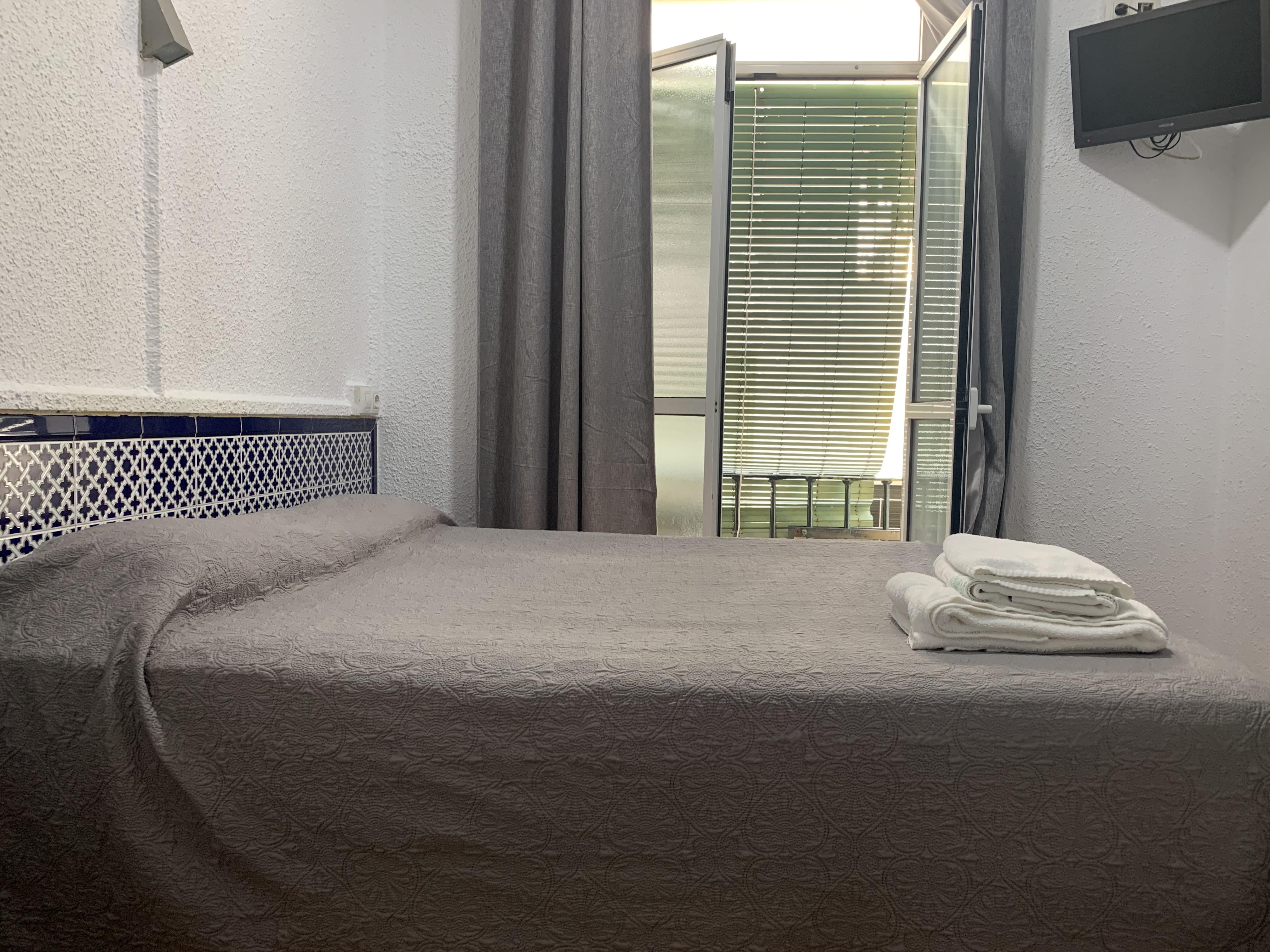 Hostal Alcobia Севилья Экстерьер фото