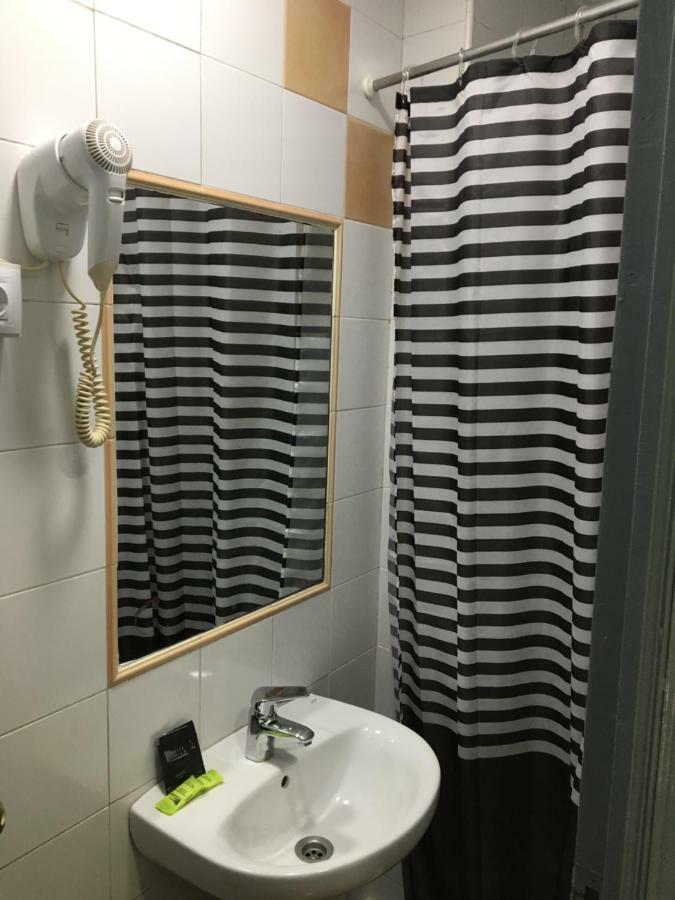 Hostal Alcobia Севилья Экстерьер фото