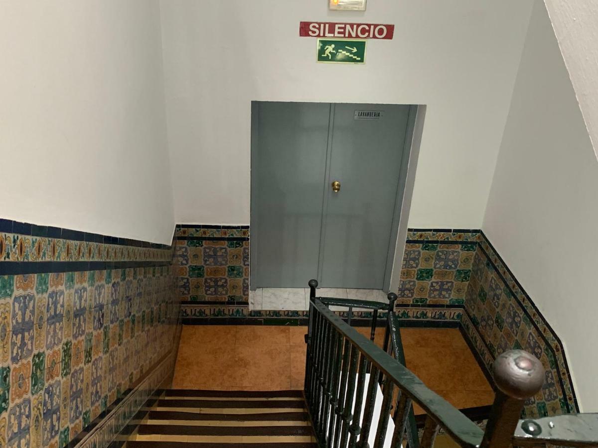 Hostal Alcobia Севилья Экстерьер фото